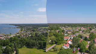 Fotokollage. Flygbilder över två tätorter i Mönsterås kommun. Den ena tätorten är nära havet, den andra tätorten har nära till skogen.